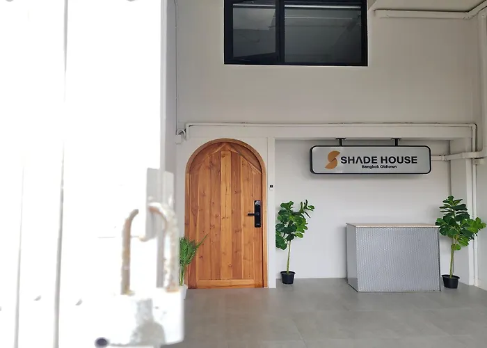 Shade House Oldtown 3*